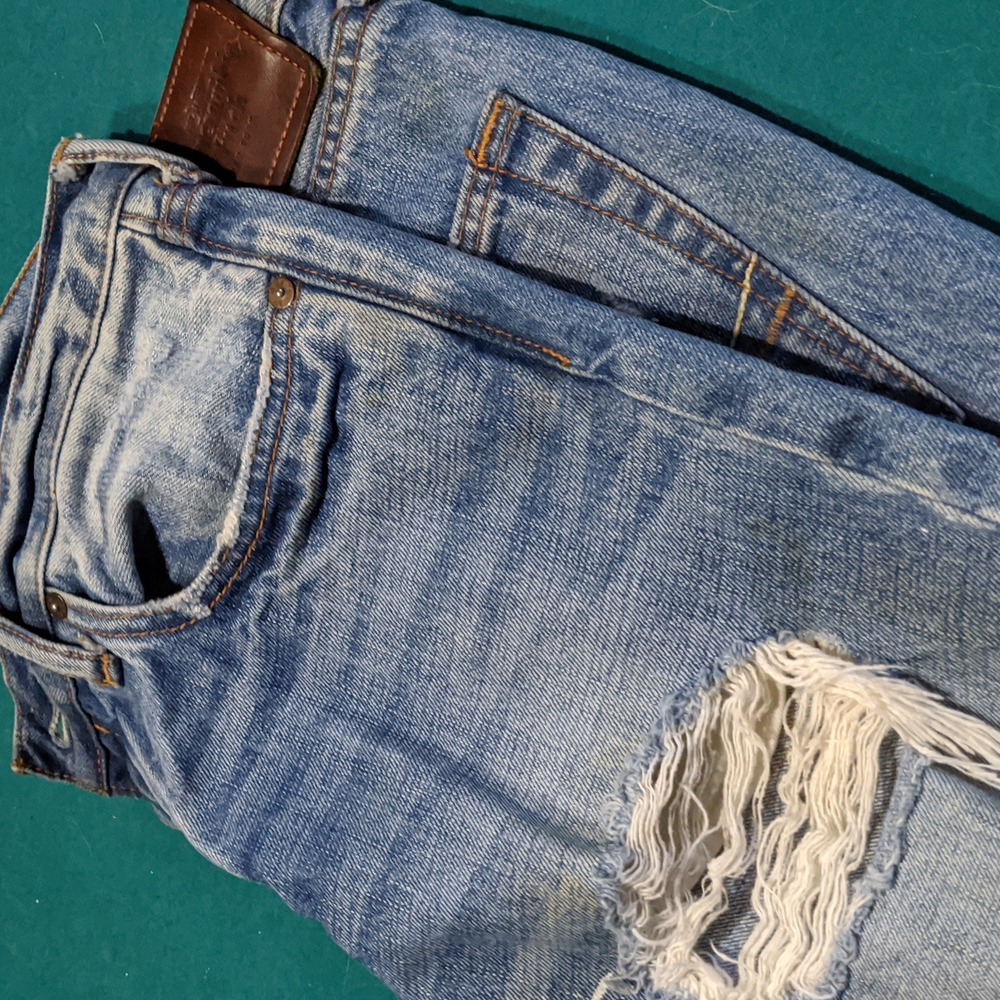 ~Men’s Abercrombie & Fitch Distressed Jeans~